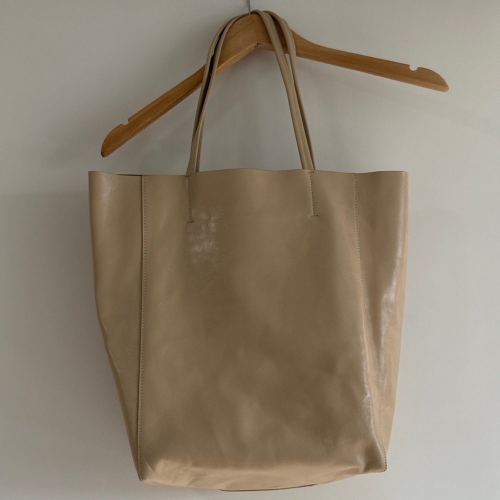 Elegant Tan Leather Tote Bag